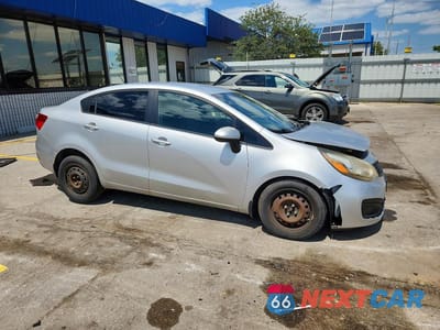 Czwarte zdjęcie samochodu z boku: 2012 KIA RIO LX VIN:KNADM4A32C6085010 - miniatura