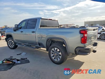 Drugie zdjęcie samochodu z przodu: 2024 CHEVROLET SILVERADO K2500 CUSTOM VIN:2GC1YME75R1231388 - miniatura