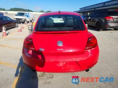 Zdjęcie 6 z 12 samochodu: 2012 VOLKSWAGEN BEETLE TURBO VIN:3VWVA7AT9CM607131 - miniatura