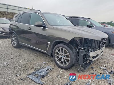 Czwarte zdjęcie samochodu z boku: 2025 BMW X5 XDRIVE40I VIN:5UX23EU05S9W56537 - miniatura