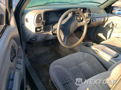Zdjęcie 8 z 13 samochodu: 1996 CHEVROLET TAHOE K1500 VIN:3GNEK18R7TG125190 - miniatura