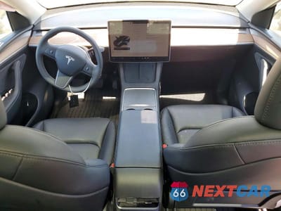 Zdjęcie 8 z 12 samochodu: 2025 TESLA MODEL Y VIN:7SAYGDEE0SF281167 - miniatura