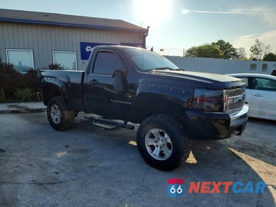 Czwarte zdjęcie samochodu z boku: 2008 CHEVROLET SILVERADO K1500 VIN:1GCEK14J88Z170381 - miniatura
