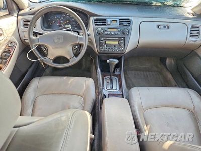 Zdjęcie 8 z 12 samochodu: 2002 HONDA ACCORD EX VIN:1HGCG16592A046376 - miniatura