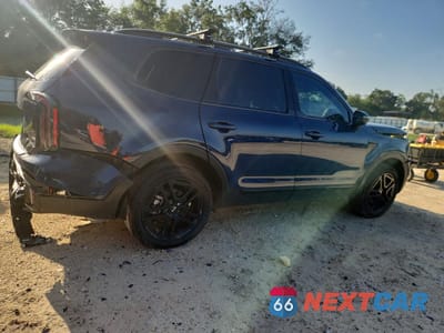 Trzecie zdjęcie samochodu z tyłu: 2025 KIA TELLURIDE EX X-LINE VIN:5XYP3DGC8SG726294 - miniatura