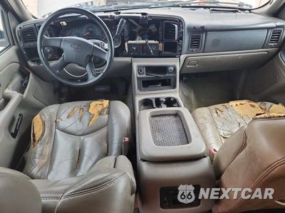 Zdjęcie 8 z 13 samochodu: 2004 CHEVROLET SUBURBAN C1500 VIN:3GNEC16Z94G290353 - miniatura