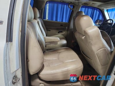 Zdjęcie 11 z 13 samochodu: 2005 CHEVROLET SUBURBAN C1500 VIN:3GNEC16Z55G187349 - miniatura