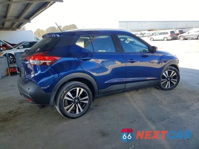 Trzecie zdjęcie samochodu z tyłu: 2020 NISSAN KICKS SV VIN:3N1CP5CV2LL510602 - miniatura