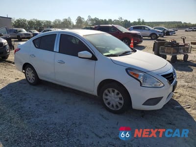 Czwarte zdjęcie samochodu z boku: 2019 NISSAN VERSA SV VIN:3N1CN7AP7KL866581 - miniatura