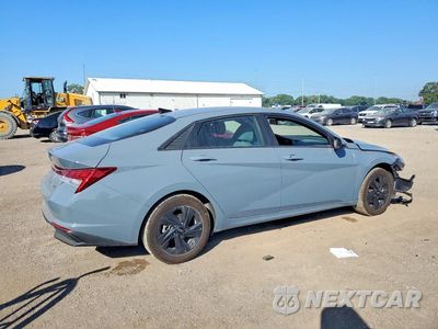 Trzecie zdjęcie samochodu z tyłu: 2023 HYUNDAI ELANTRA BLUE VIN:KMHLM4AJ4PU042721 - miniatura