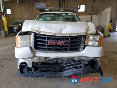 Piąte zdjęcie samochodu w środku: 2007 GMC SIERRA C2500 HEAVY DUTY VIN:1GTHC24KX7E551714 - miniatura