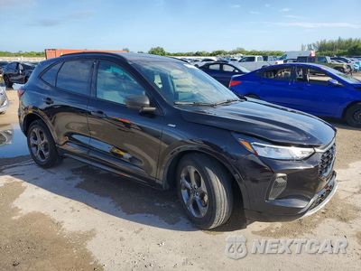 Czwarte zdjęcie samochodu z boku: 2023 FORD ESCAPE ST LINE VIN:1FMCU0MN5PUB11813 - miniatura