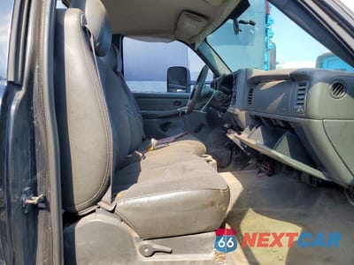 Zdjęcie 10 z 12 samochodu: 2004 GMC NEW SIERRA C3500 VIN:1GDJC34U24E285170 - miniatura