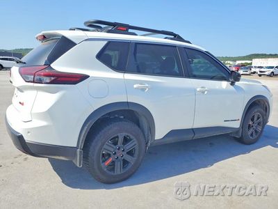 Trzecie zdjęcie samochodu z tyłu: 2025 NISSAN ROGUE ROCK CREEK VIN:5N1BT3BB7SC858062 - miniatura