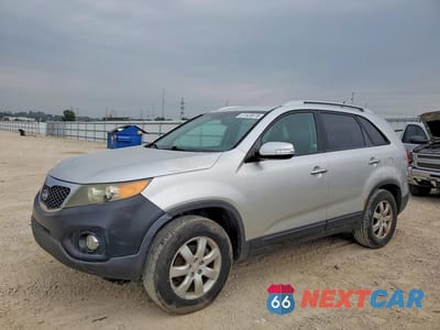 2011 KIA SORENTO LX 5XYKT4A18BG025420 - główne zdjęcie licytacji z USA - miniatura