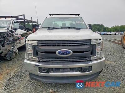 Piąte zdjęcie samochodu w środku: 2019 FORD F350 SUPER DUTY VIN:1FT7W3BT3KEG49559 - miniatura