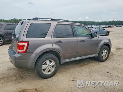 Trzecie zdjęcie samochodu z tyłu: 2010 FORD ESCAPE XLS VIN:1FMCU0C73AKB76861 - miniatura