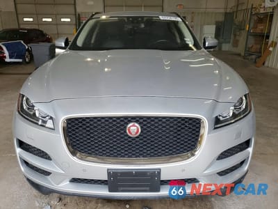 Piąte zdjęcie samochodu w środku: 2017 JAGUAR F-PACE PREMIUM VIN:SADCJ2BV4HA085028 - miniatura