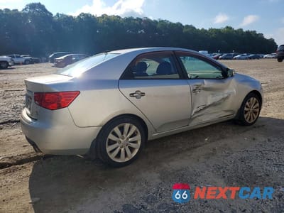 Trzecie zdjęcie samochodu z tyłu: 2010 KIA FORTE SX VIN:KNAFW4A37A5288481 - miniatura