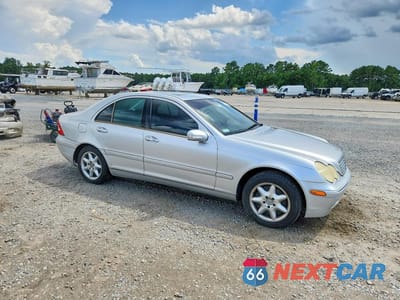 Czwarte zdjęcie samochodu z boku: 2001 MERCEDES-BENZ C 240 VIN:WDBRF61J71F077123 - miniatura