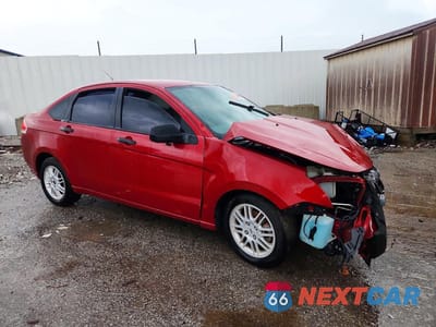 Czwarte zdjęcie samochodu z boku: 2010 FORD FOCUS SE VIN:1FAHP3FN8AW111855 - miniatura