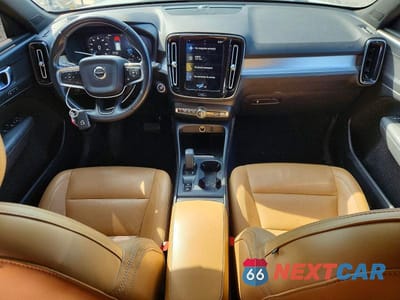 Zdjęcie 8 z 13 samochodu: 2020 VOLVO XC40 T4 MOMENTUM VIN:YV4AC2HK5L2278170 - miniatura