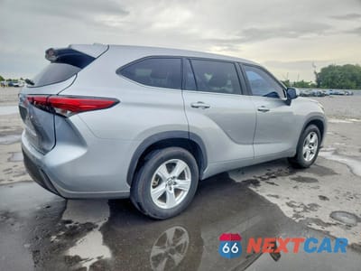 Trzecie zdjęcie samochodu z tyłu: 2021 TOYOTA HIGHLANDER L VIN:5TDCZRAH7MS069461 - miniatura
