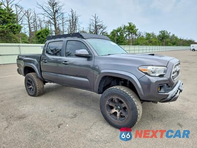 Czwarte zdjęcie samochodu z boku: 2017 TOYOTA TACOMA TRD SPORT VIN:3TMCZ5AN5HM079863 - miniatura