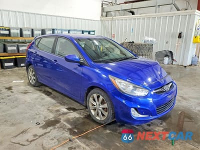 Czwarte zdjęcie samochodu z boku: 2012 HYUNDAI ACCENT SE VIN:KMHCU5AE9CU025285 - miniatura