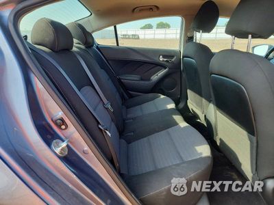 Zdjęcie 10 z 12 samochodu: 2017 KIA FORTE S VIN:3KPFL4A72HE021892 - miniatura