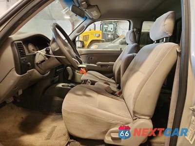 Zdjęcie 7 z 12 samochodu: 2001 TOYOTA TACOMA XTRACAB VIN:5TEVL52N71Z732260 - miniatura