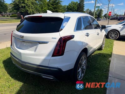 Czwarte zdjęcie samochodu z boku: 2021 CADILLAC XT5 PLATINUM PREMIUM LUXURY VIN:1GYKNERS5MZ182379 - miniatura