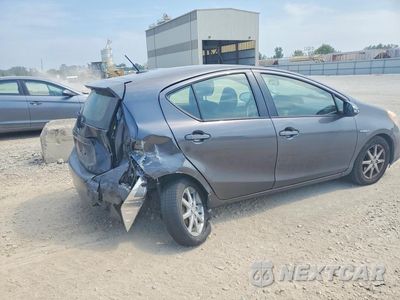 Trzecie zdjęcie samochodu z tyłu: 2013 TOYOTA PRIUS C FOUR VIN:JTDKDTB37D1045376 - miniatura