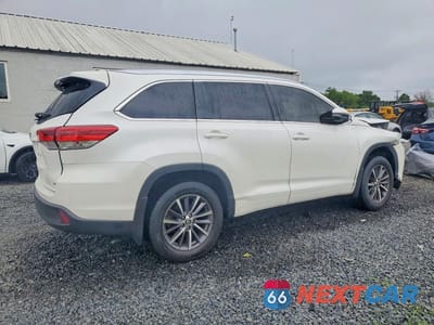 Trzecie zdjęcie samochodu z tyłu: 2018 TOYOTA HIGHLANDER XLE VIN:5TDJZRFHXJS822587 - miniatura
