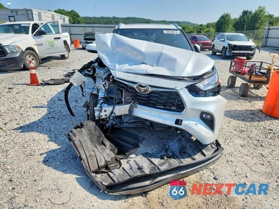 Piąte zdjęcie samochodu w środku: 2025 TOYOTA HIGHLANDER PLATINUM VIN:5TDKDRBH9SS580255 - miniatura