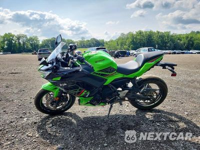 Trzecie zdjęcie samochodu z tyłu: 2023 KAWASAKI EX650 R VIN:ML5EXER14PDA89551 - miniatura