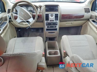 Zdjęcie 8 z 13 samochodu: 2010 CHRYSLER TOWN & COUNTRY LX VIN:2A4RR2D13AR428819 - miniatura