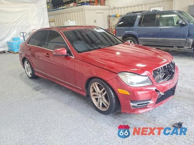 Czwarte zdjęcie samochodu z boku: 2012 MERCEDES-BENZ C 300 4MATIC VIN:WDDGF8BB8CA615507 - miniatura