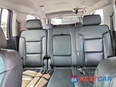 Zdjęcie 10 z 13 samochodu: 2019 CHEVROLET SUBURBAN K1500 LT VIN:1GNSKHKCXKR113663 - miniatura