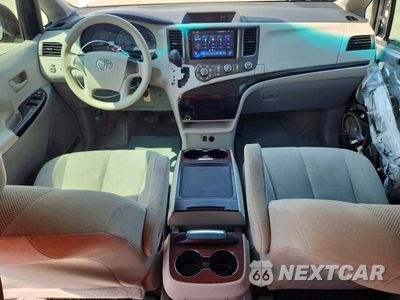 Zdjęcie 8 z 14 samochodu: 2013 TOYOTA SIENNA L 7-PASSENGER VIN:5TDZK3DC1DS402815 - miniatura