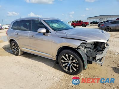 Czwarte zdjęcie samochodu z boku: 2024 VOLVO XC90 PLUS VIN:YV4L12PE5R1157454 - miniatura