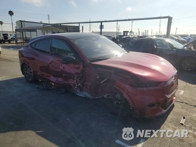 Czwarte zdjęcie samochodu z boku: 2025 FORD MUSTANG MACH-E PREMIUM VIN:3FMTK3R76SMA07619 - miniatura