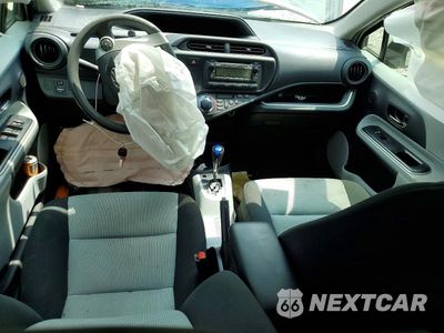 Zdjęcie 8 z 12 samochodu: 2014 TOYOTA PRIUS C TWO VIN:JTDKDTB34E1561907 - miniatura
