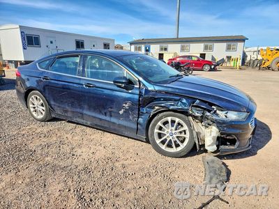 Czwarte zdjęcie samochodu z boku: 2020 FORD FUSION SE VIN:3FA6P0LU1LR190017 - miniatura