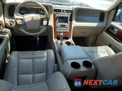 Zdjęcie 9 z 14 samochodu: 2014 LINCOLN NAVIGATOR L VIN:5LMJJ3H50EEL08985 - miniatura
