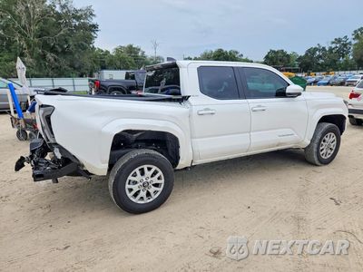 Trzecie zdjęcie samochodu z tyłu: 2025 TOYOTA TACOMA SR5 VIN:3TYKB5FN7ST027381 - miniatura