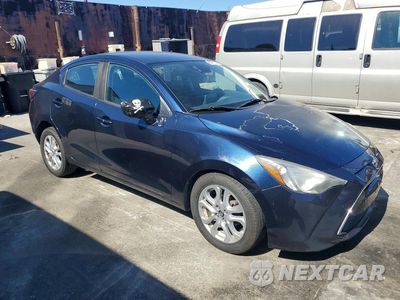 Czwarte zdjęcie samochodu z boku: 2018 TOYOTA YARIS IA BASE VIN:3MYDLBYV4JY330673 - miniatura