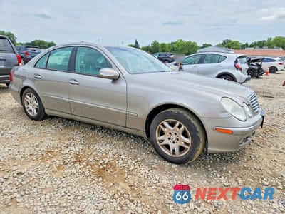 Czwarte zdjęcie samochodu z boku: 2005 MERCEDES-BENZ E 320 4MATIC VIN:WDBUF82JX5X173784 - miniatura