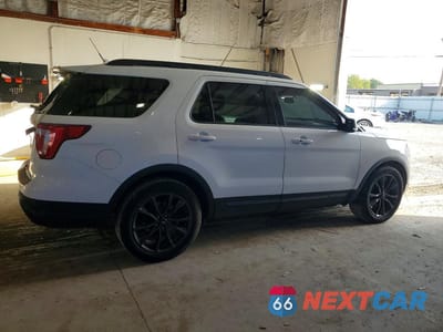 Trzecie zdjęcie samochodu z tyłu: 2018 FORD EXPLORER XLT VIN:1FM5K7D85JGB25766 - miniatura