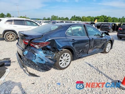 Trzecie zdjęcie samochodu z tyłu: 2021 TOYOTA CAMRY LE VIN:4T1C11AK2MU596867 - miniatura